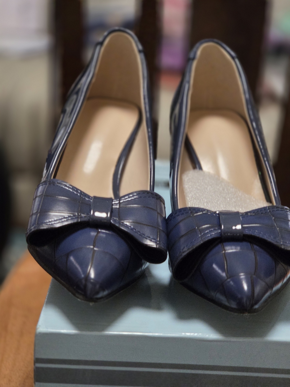 Classic Navy Pointed Bow-Heel Pumps